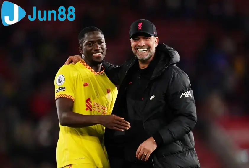 Konate thi đấu rực sáng trong màu áo Liverpool Konate thi đấu rực sáng trong màu áo Liverpool